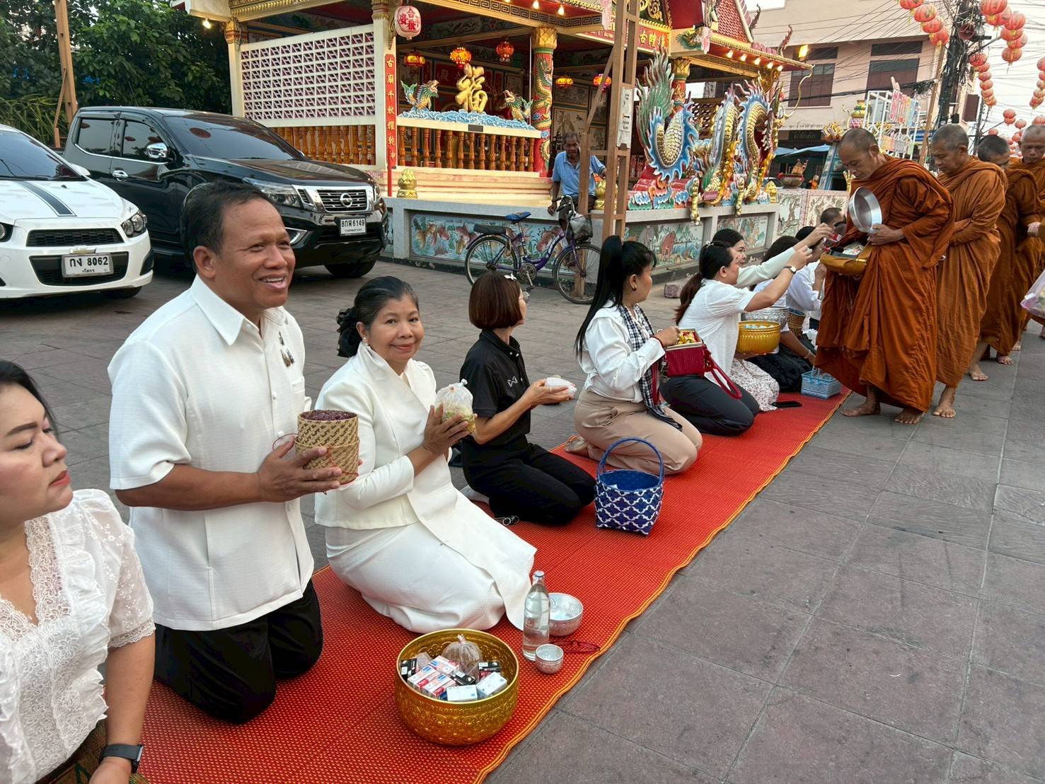 title - ส.ป.ก.ยโสธร ร่วมกิจกรรมทำบุญตักบาตรย้อนยุค วิถีถิ่น วิถีไทย ณ ถนนคนเดินยโสธร เมืองเก่าบ้านสิงห์ท่า ประจำปีงบประมาณ พ.ศ. 2569